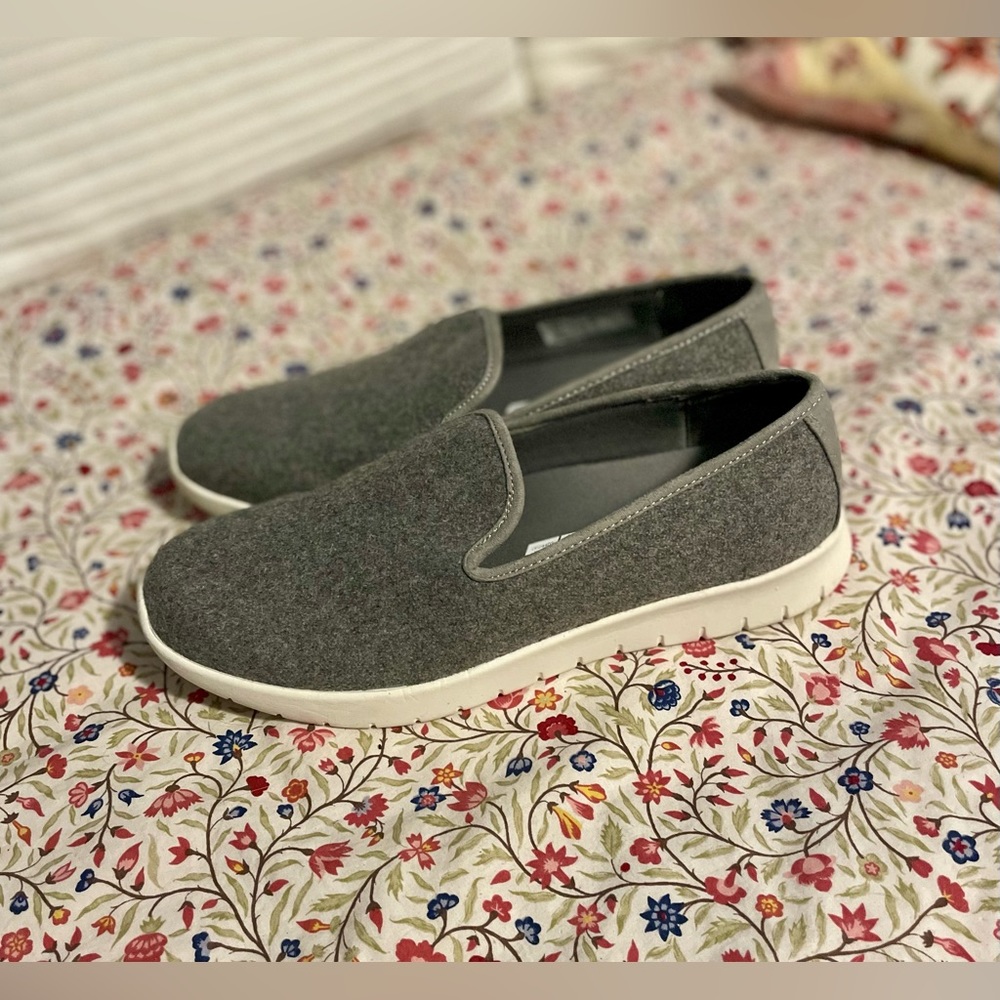 Lands End Women's Shoes 
Gray Wool Lightweight Loafers
Slip On